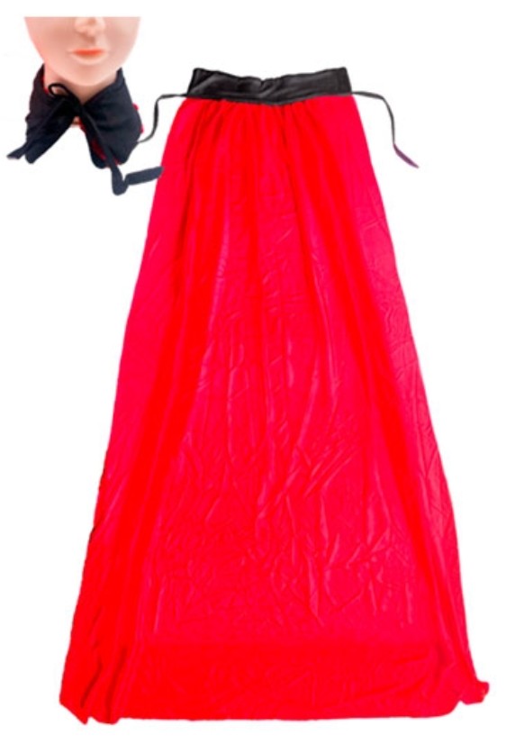 Capa roja con cuello negra